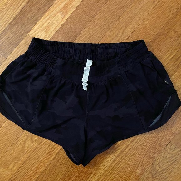 Lululemon Hotty Hot Shorts LR 2.5" - Picture 2 of 4